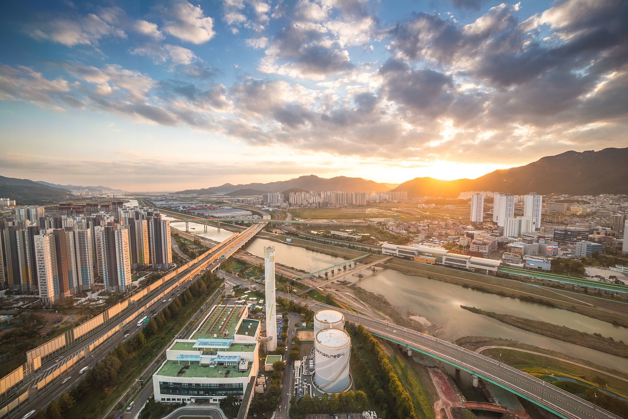 央行：保持房地产融资平稳有序，支持刚性住房等需求