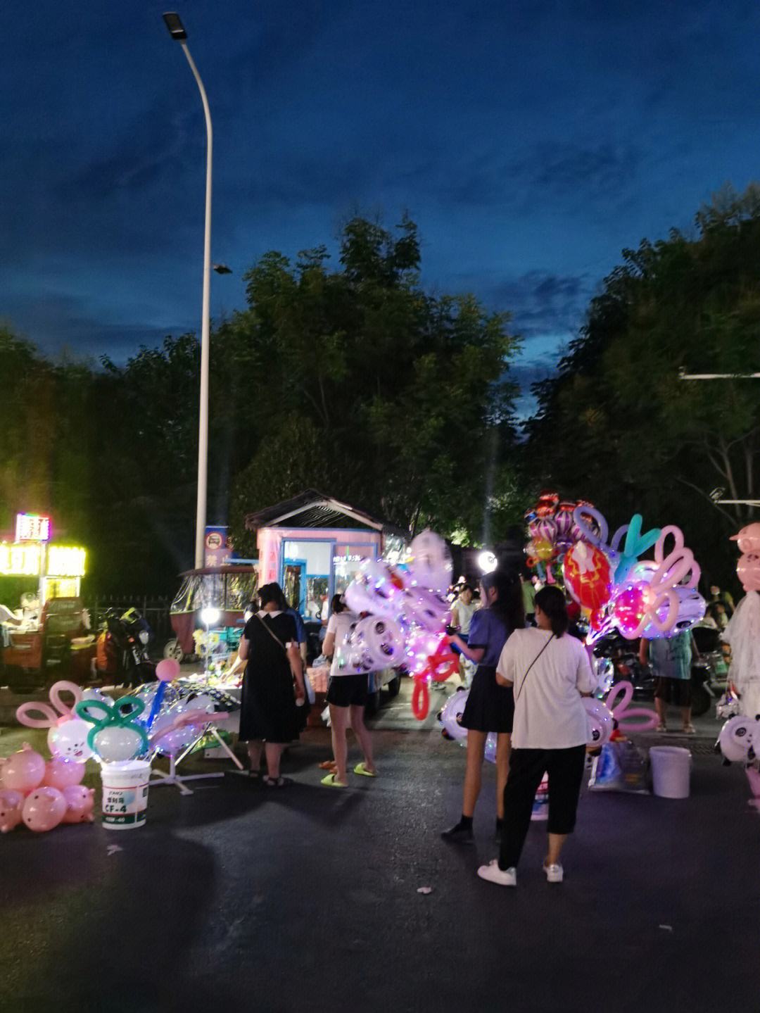 寒假夜晚摆摊卖什么好 假期摆地摊卖什么最挣钱