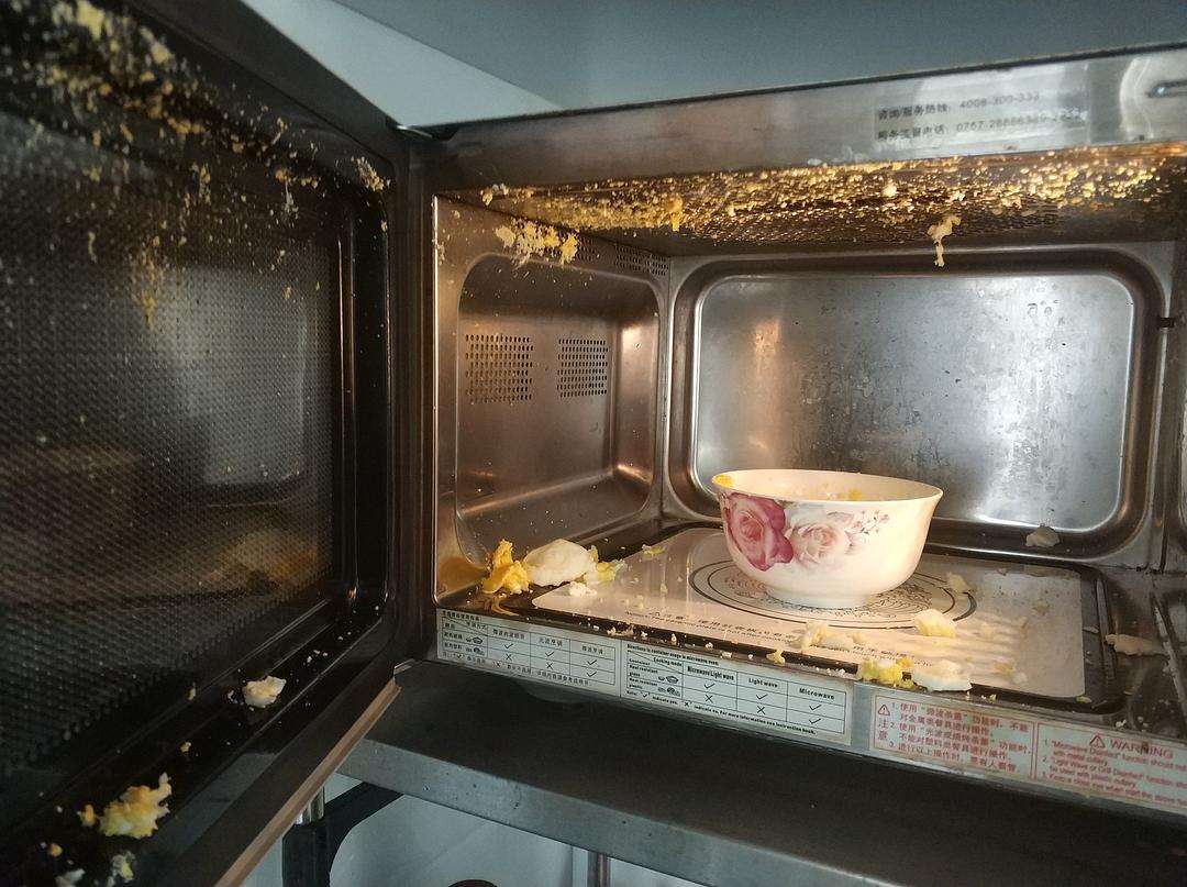 熟蛋黄怎么用微波炉 蛋黄放微波炉加热拿出来炸碎了