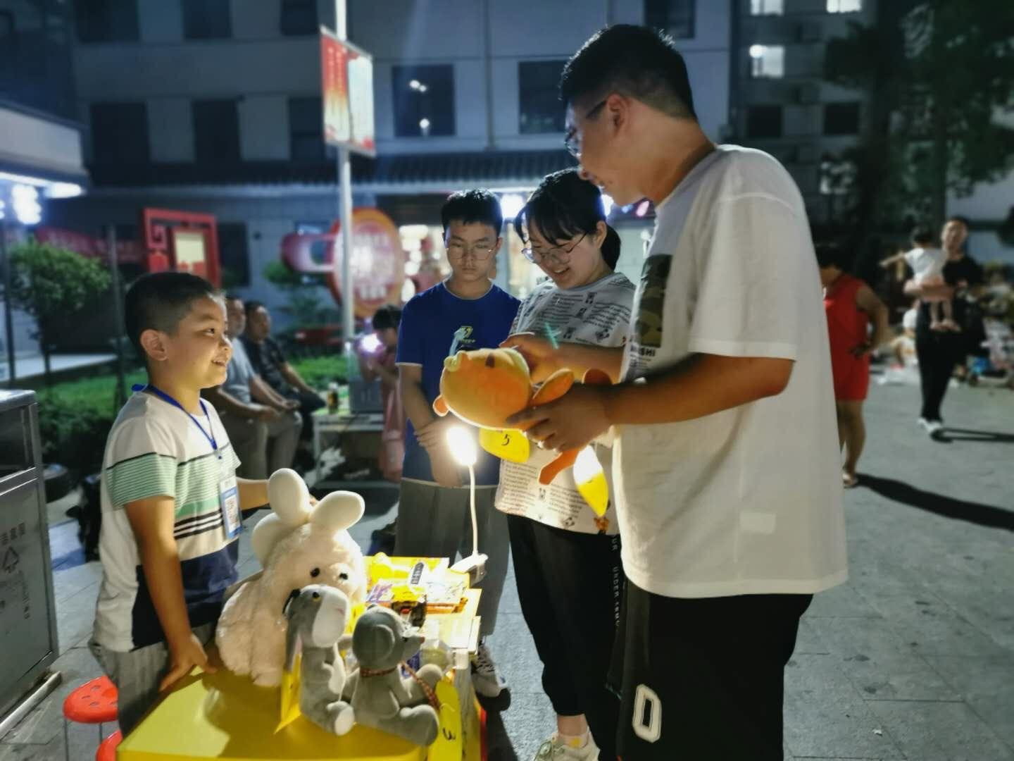 孩子暑假摆摊卖什么好 孩子暑假摆摊卖什么好赚钱