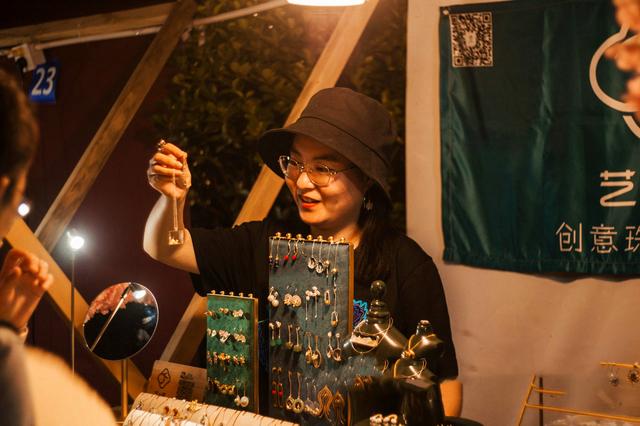 平遥晚上摆摊卖什么好 平遥附近晚上可以去的景区