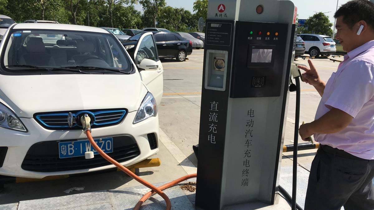 超级新能源汽车充电桩(超级新能源汽车充电桩怎么用)